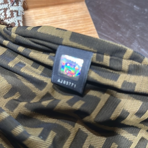 Large beaded fendi spy bag. Euc. Coa included - Picture 12 of 16